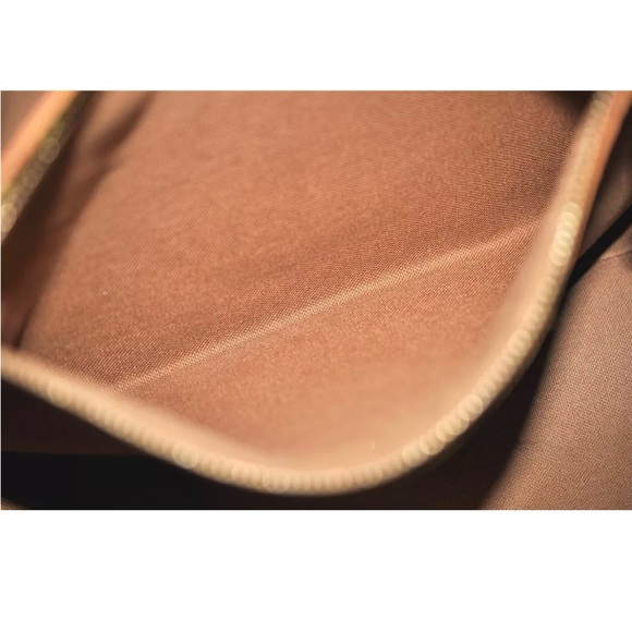 Authentic Louis Vuitton
Monogram Batignolles
Horizontal Tote Bag - Picture 12 of 16